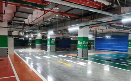 江蘇蘇州停車位劃線用熱熔漆，增強(qiáng)停車體驗感