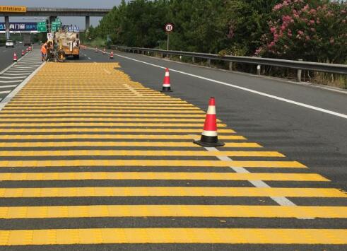 蘇州道路劃線廠家解讀振蕩標(biāo)線與道路標(biāo)線的區(qū)別在哪？
