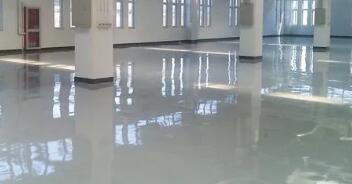 蘇州環(huán)氧地坪廠家，如何理解水泥基自流平砂漿?水泥基自流平地面是超平地面嗎？