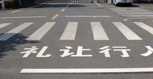 劃定廠區(qū)人車分隔線，營造安全和諧的工業(yè)環(huán)境