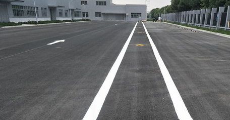 蘇州化工廠區(qū)道路劃線(xiàn)規(guī)范，筑就安全生產(chǎn)的第一道防線(xiàn)