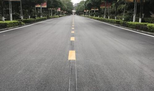 江蘇中穎專業(yè)廠區(qū)道路標(biāo)線設(shè)計(jì)，保障安全高效生產(chǎn)